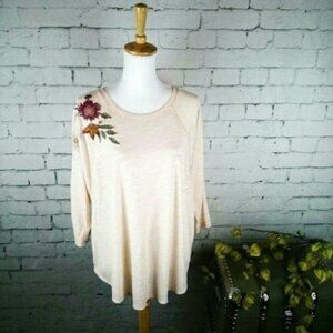 Standard Grace Embroidered 3/4 Sleeve Top Small